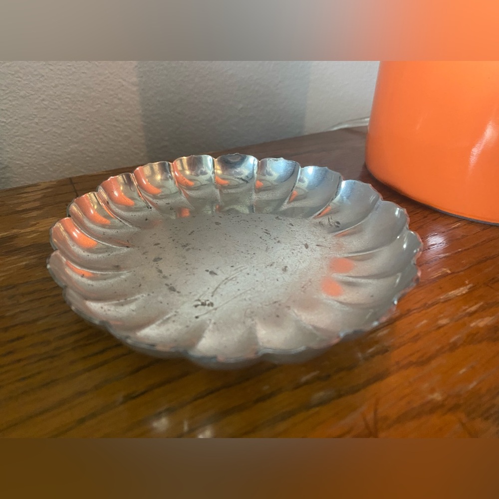 Colonial Williamsburg Restoration Stieff Pewter CW4-28 Scalloped Edge 5" Dish